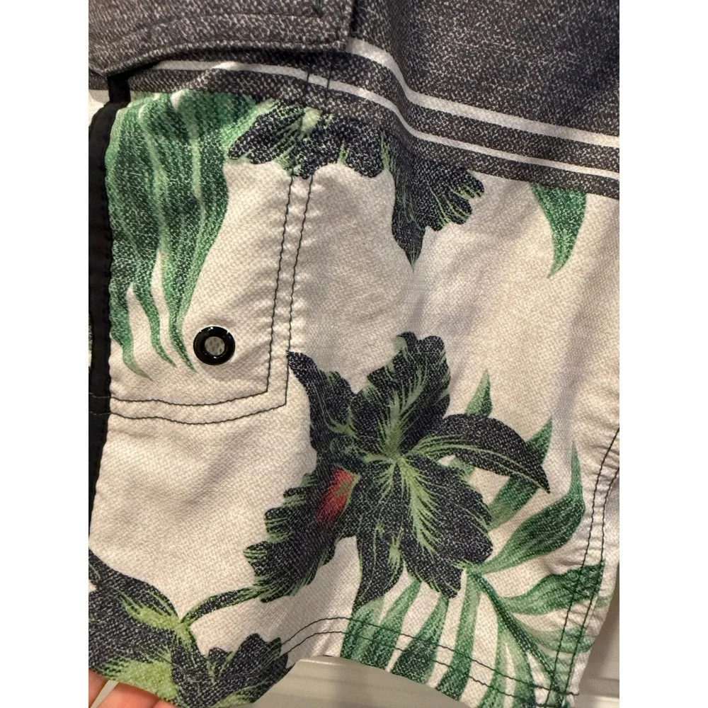 Mossimo Supply Co Mens Grey Striped Tropical Floral Board‎ Shorts Size 28 Swim